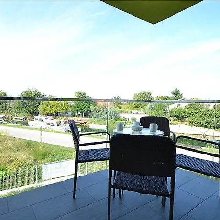 Juhart アパート ニン