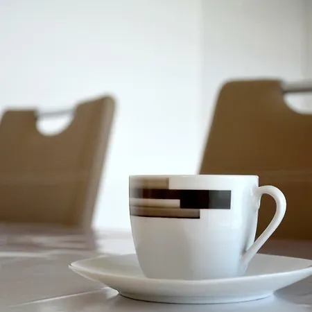 Juhart アパート ニン